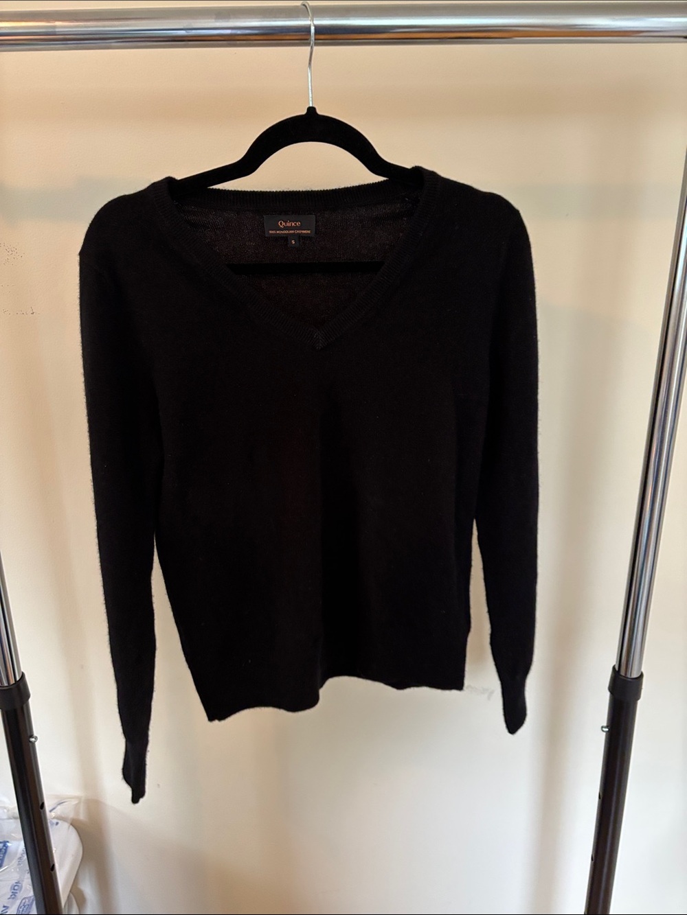 Quince Cashmere Women's Black V-Neck Sweater